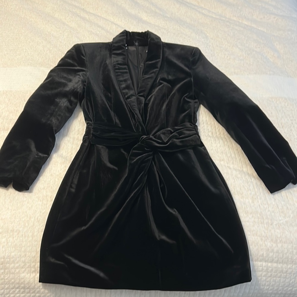 Zara long sleeve velvet collar low v plunge with a twist mid section. Small. New